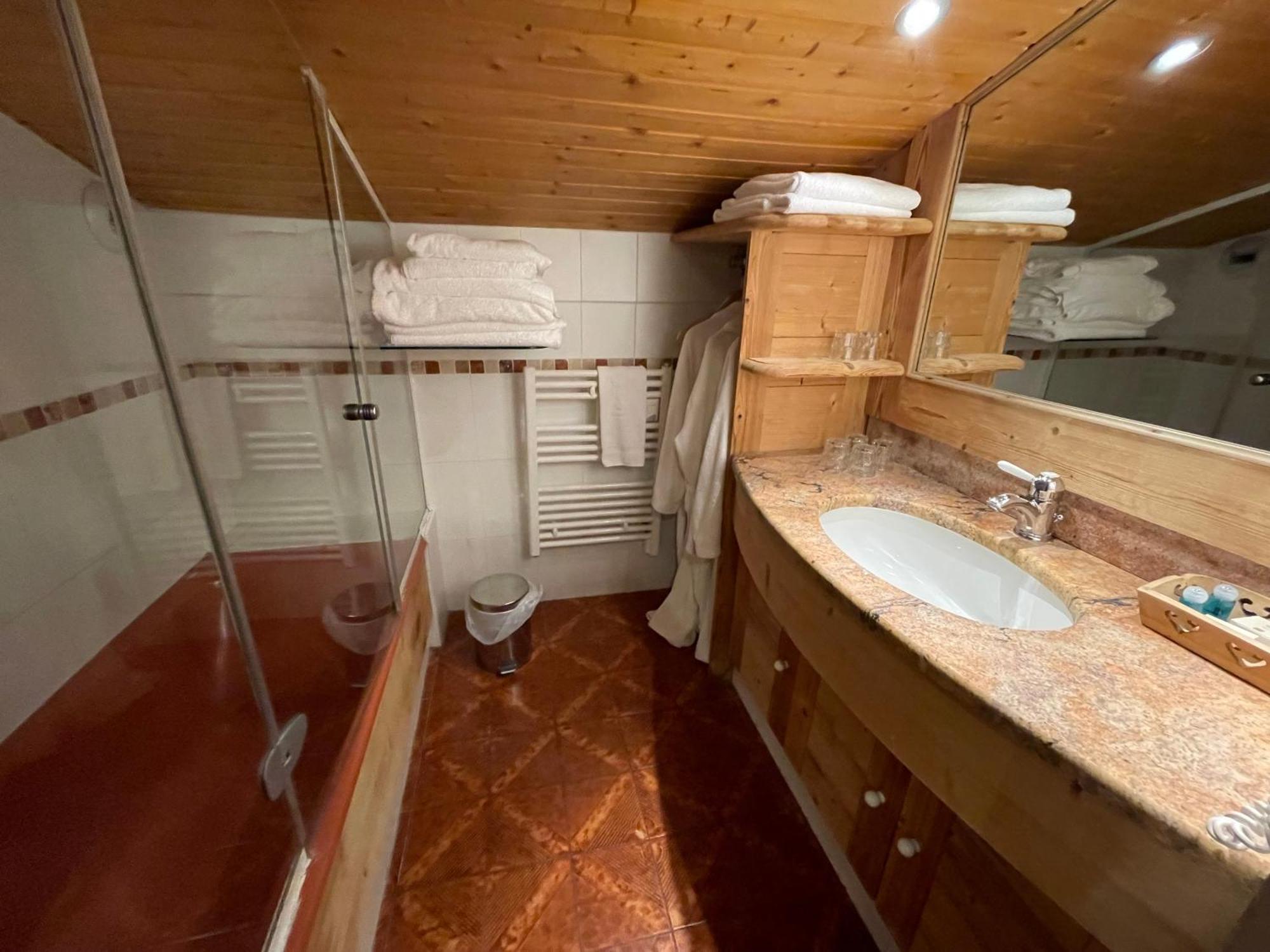 Les Cornettes Hotel Abondance Eksteriør billede
